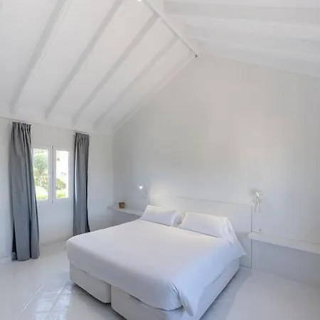 Spacious House With 3 Bedrooms And Private Pool