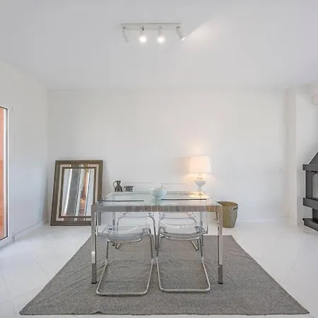 Dom wakacyjny Spacious House With 3 Bedrooms And Private Pool *