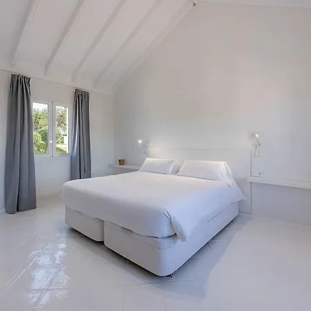Spacious House With 3 Bedrooms And Private Pool