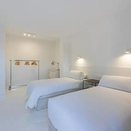 Spacious House With 3 Bedrooms And Private Pool