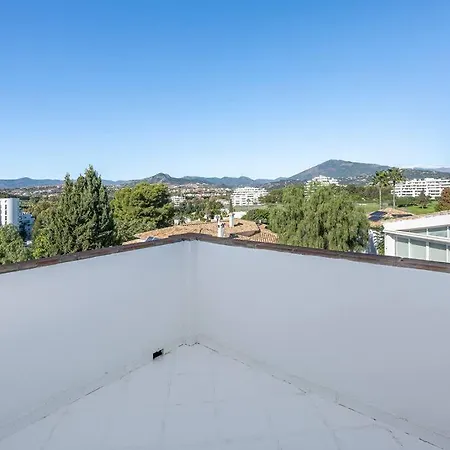 Dom wakacyjny Spacious House With 3 Bedrooms And Private Pool