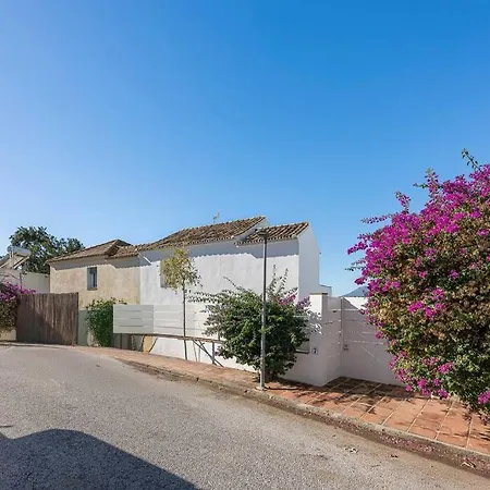 Dom wakacyjny Spacious House With 3 Bedrooms And Private Pool *