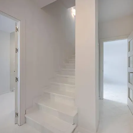 Dom wakacyjny Spacious House With 3 Bedrooms And Private Pool