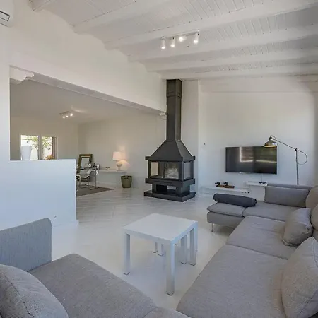 Spacious House With 3 Bedrooms And Private Pool Holiday home Marbella