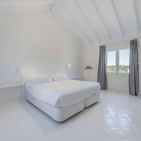 Spacious House With 3 Bedrooms And Private Pool *