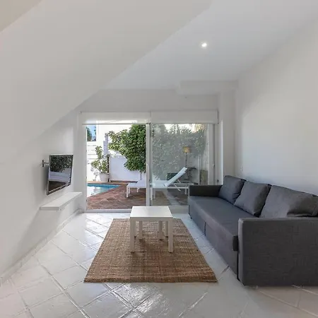 Spacious House With 3 Bedrooms And Private Pool